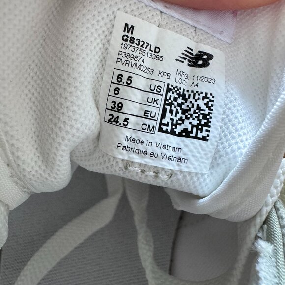 🍃 New Balance 327 – Green Nylon & Suede – Size 39 EU / US 8.5 – NWT 🍃 - Picture 6 of 12